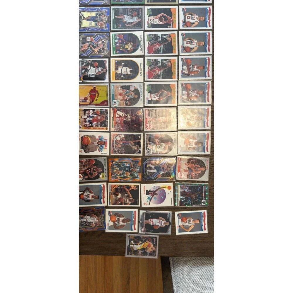 Basketball  card  Lot   Excellent condition, a lot of Rookies old/new cards